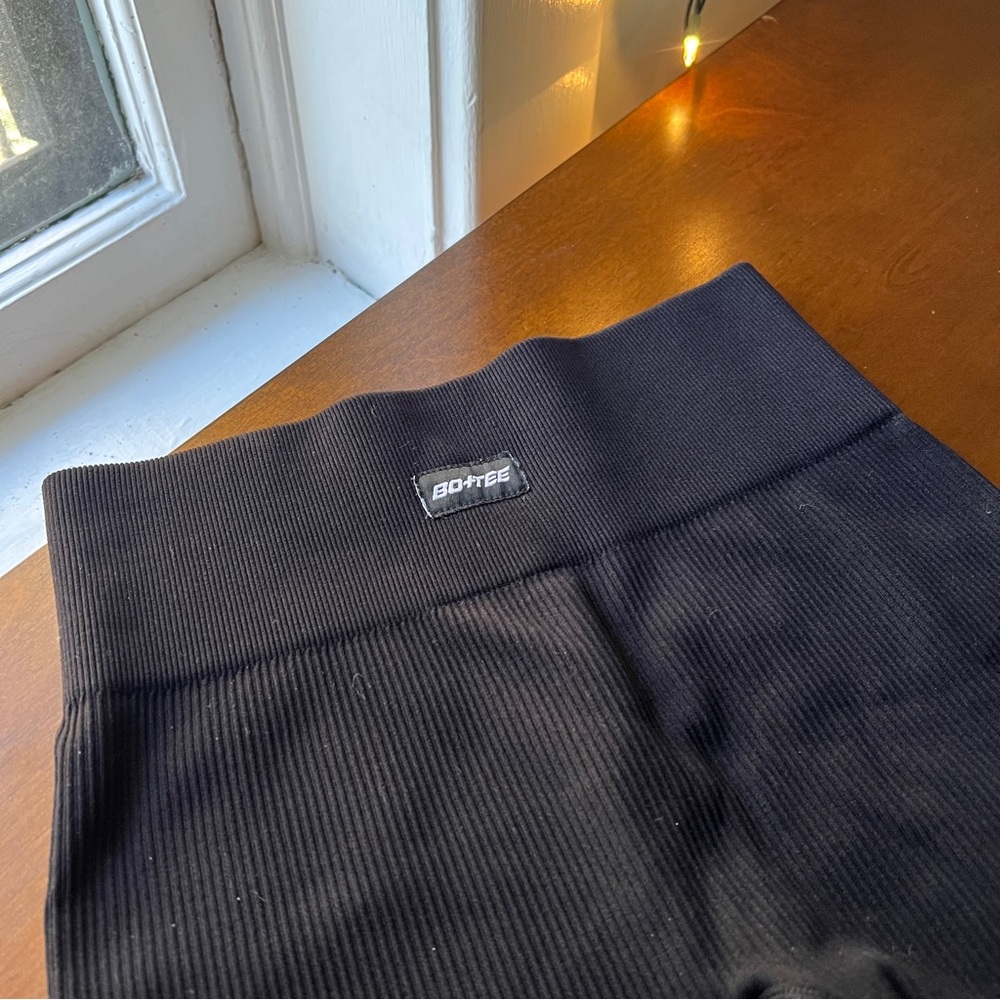 Bo & Tee Ribbed Mini Shorts - Picture 3 of 5